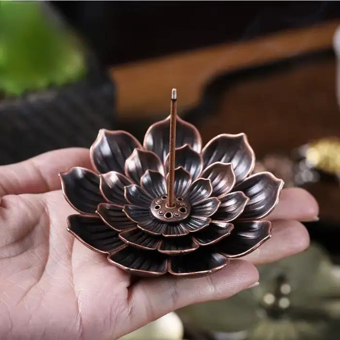 Brûleur d'encens créatif en cuivre de haute qualité pour salon et yoga studio design original en forme de lotus adaptable aux différentes occasions de détente et relaxation