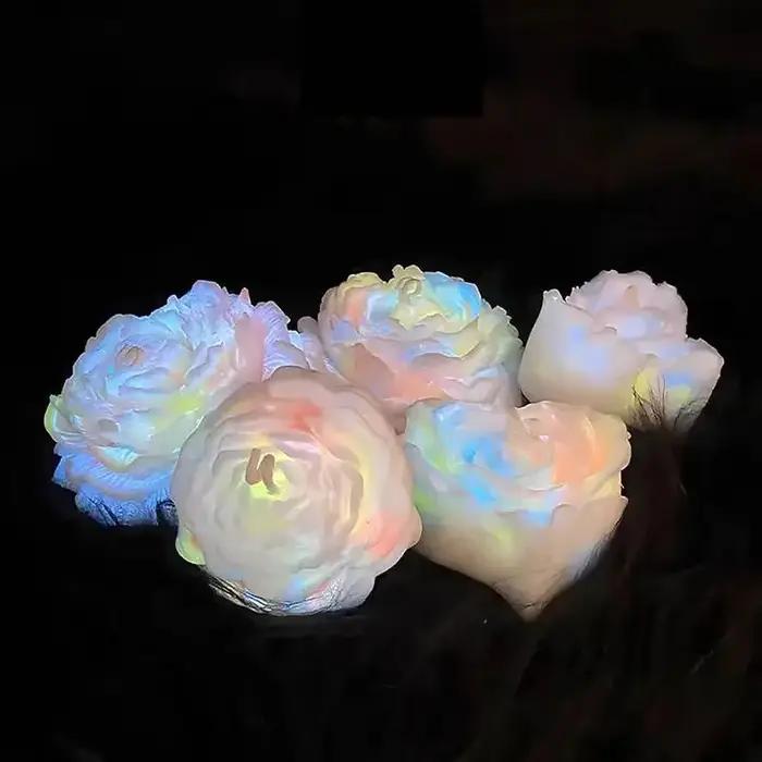 Bougies lumineuses à basse température qui brillent dans la nuit