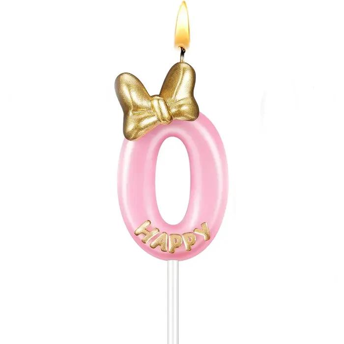 Bougie numéro 2 rose pour célébrations d'anniversaire et autres fêtes d'occasion avec design doré et touches de luxe pour mariage baptême et plus
