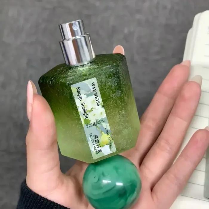 Parfum Brume de Montagne Jasmin Rose Bois de Santal Ambre Eau de Toilette Luxe Femme Homme Occasions Spéciales