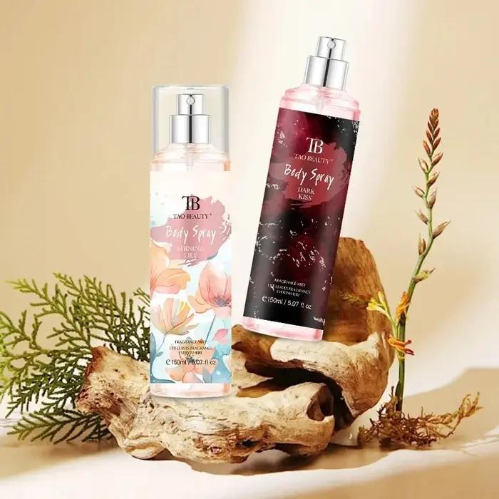 Le spray parfumé a un parfum floral discret et durable avec une note fruitée. C'est