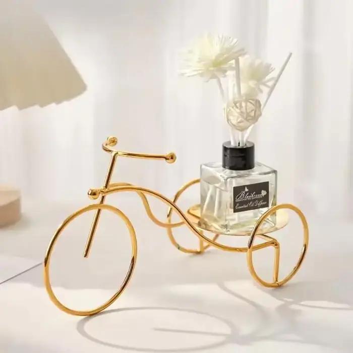 Élégant porte-bougie tricycle doré ; Décoration pour dîner aux chandelles