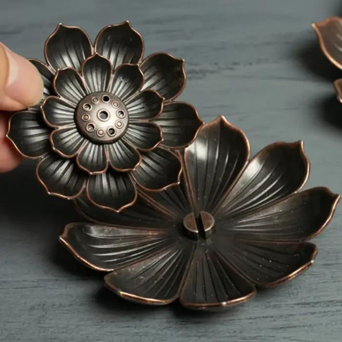 Brûleur d'encens créatif en cuivre de haute qualité pour salon et yoga studio design original en forme de lotus adaptable aux différentes occasions de détente et relaxation