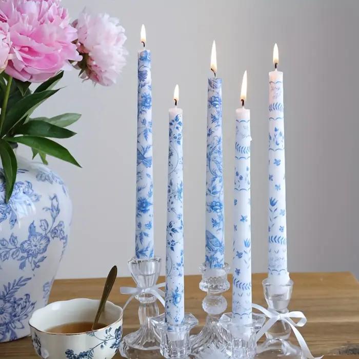 Bougies parfumées coniques bleues et blanches pour décoration d'intérieur dîner aux chandelles mariage anniversaire
