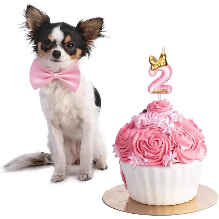 Bougie numéro 2 rose pour célébrations d'anniversaire et autres fêtes d'occasion avec design doré et touches de luxe pour mariage baptême et plus