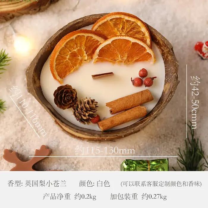 Bougie parfumée en forme de bol de noix de coco avec fleurs séchées