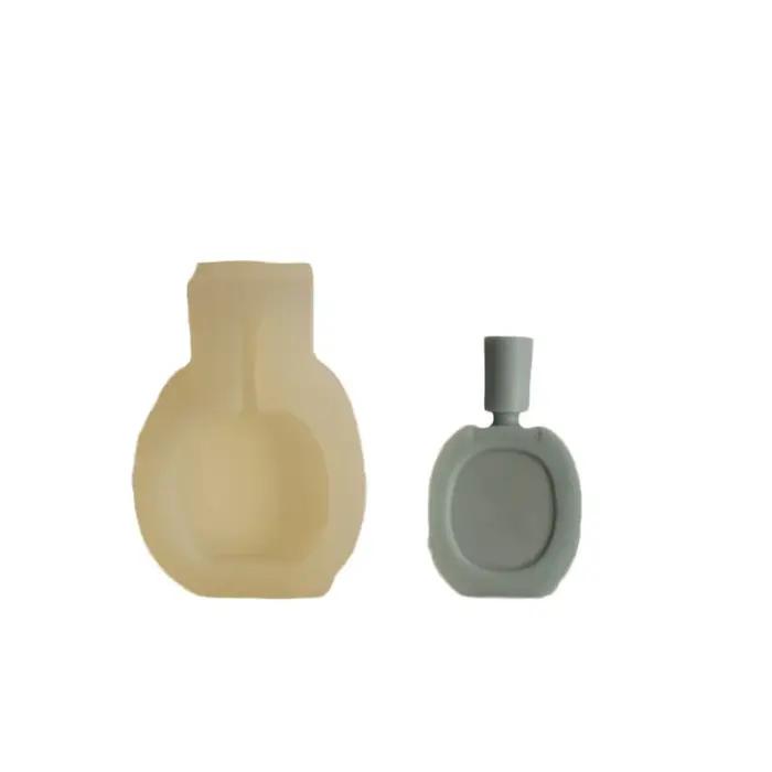 Petit moule à bougie en forme de flacon de parfum